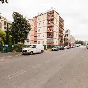 https://exclusive-apartment-in-eur-lake.it-romehotels.com